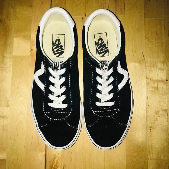 Vans skateboarding shoe. - Picture 1 of 3